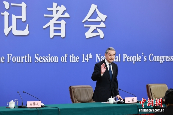 3月8日上午10时,十四届全国人大四次会议在梅地亚中心新闻发布厅举行记者会,邀请中共中央政治局委员、外交部长王毅就“中国外交政策和对外关系”相关问题回答中外记者提问。中新社记者 蒋开亮 摄 3月8日上昼10时,104届齐邦人年夜4次集会正在梅天亚重心消息颁布厅举办记者会,约请中同中心政事局委员、中接部少王毅便“华夏中接战略战对于中联系”相干题目归问中中记者发问。中新社记者 蒋开亮 摄